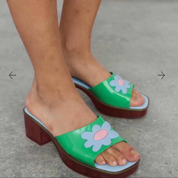 Lazy Oaf x Melissa Sandals - Picture 2 of 3